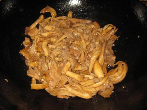 前一天晚上炒熟的蘑菇,第二天还可以吃吗?