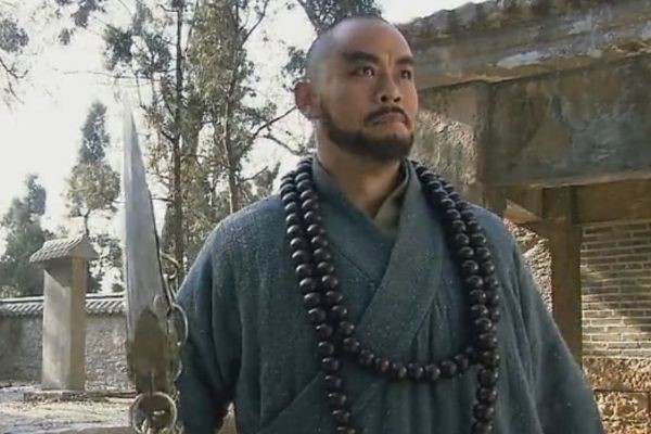 《水浒传》中鲁智深拳打镇关西，为何等到郑屠切肉累了才打？