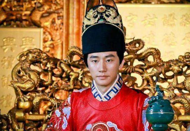 梦回大明，给死去的皇帝扫墓的深层解析