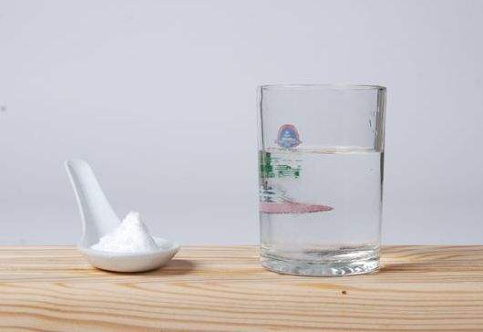 中医提倡在早晨喝盐水，有什么科学依据？
