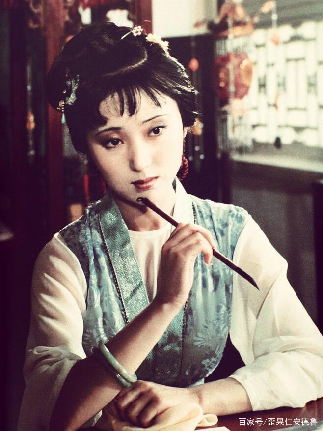 《红楼梦》中王夫人不受丈夫喜欢，那她究竟是什么样的人？